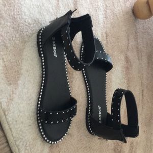 Black strap sandal